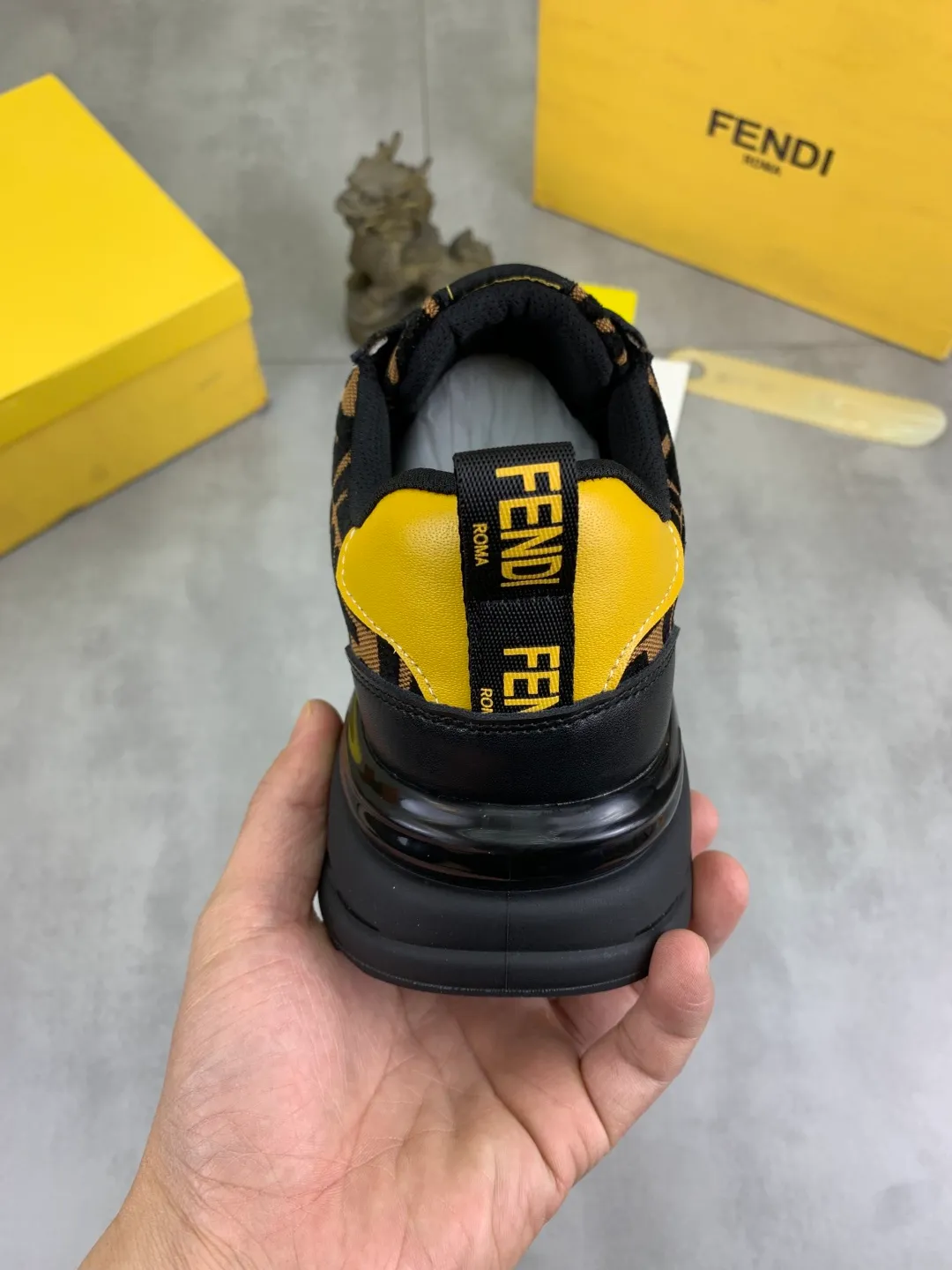 ​Men's shoes 💰P460 💰[New] Little Monster 🆘 New FENDI (Fendi) counter new 🕶️🕶️Simple routing effect, showing an elegant and cool driving shoe 🎬Using imported calfskin + first-layer pigskin lining🐂Excellent material🎬Detailed workmanship 🤗Comfortable foot feel➰➰. ​Pair it with any outfit to show your taste and temperament, low-key luxury ♻️Design ​simple and elegant ​noble and fashionable 🍃​Very loved and favored by trendy men 💓❤️Size: 38-44 (45 46 customized) 3⃣️ colors available